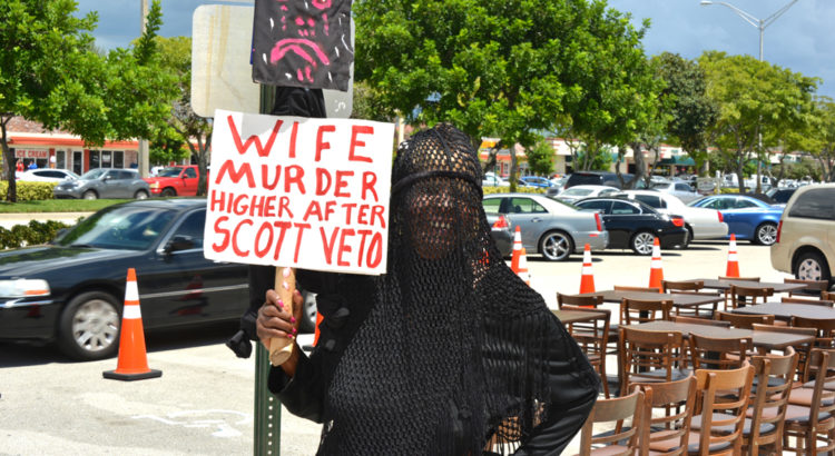 Burka-Wearing Gubernatorial Candidate Protests Gov Rick Scott