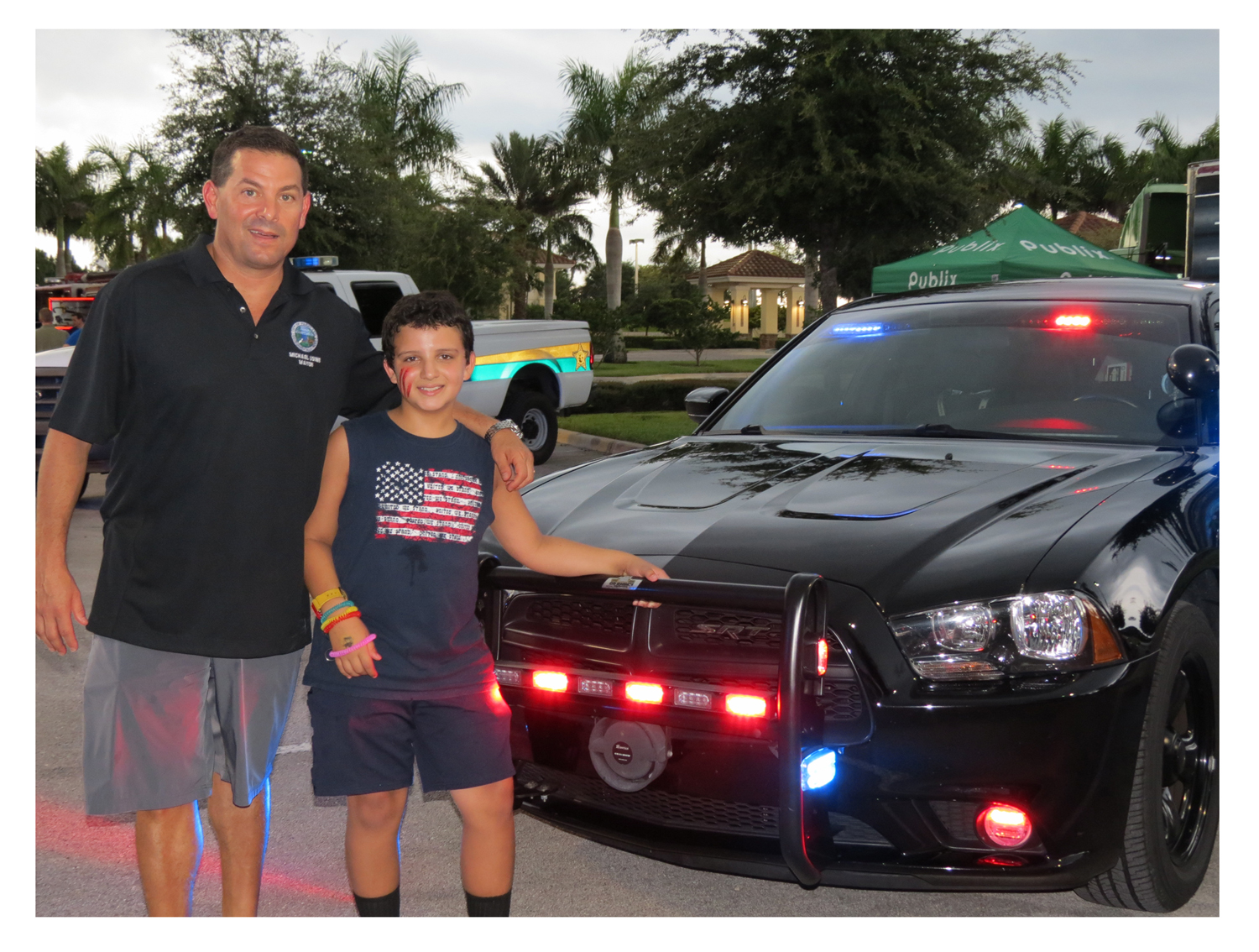 Parkland Mayor Michael Udine with a resident at last year's National Night out. 
