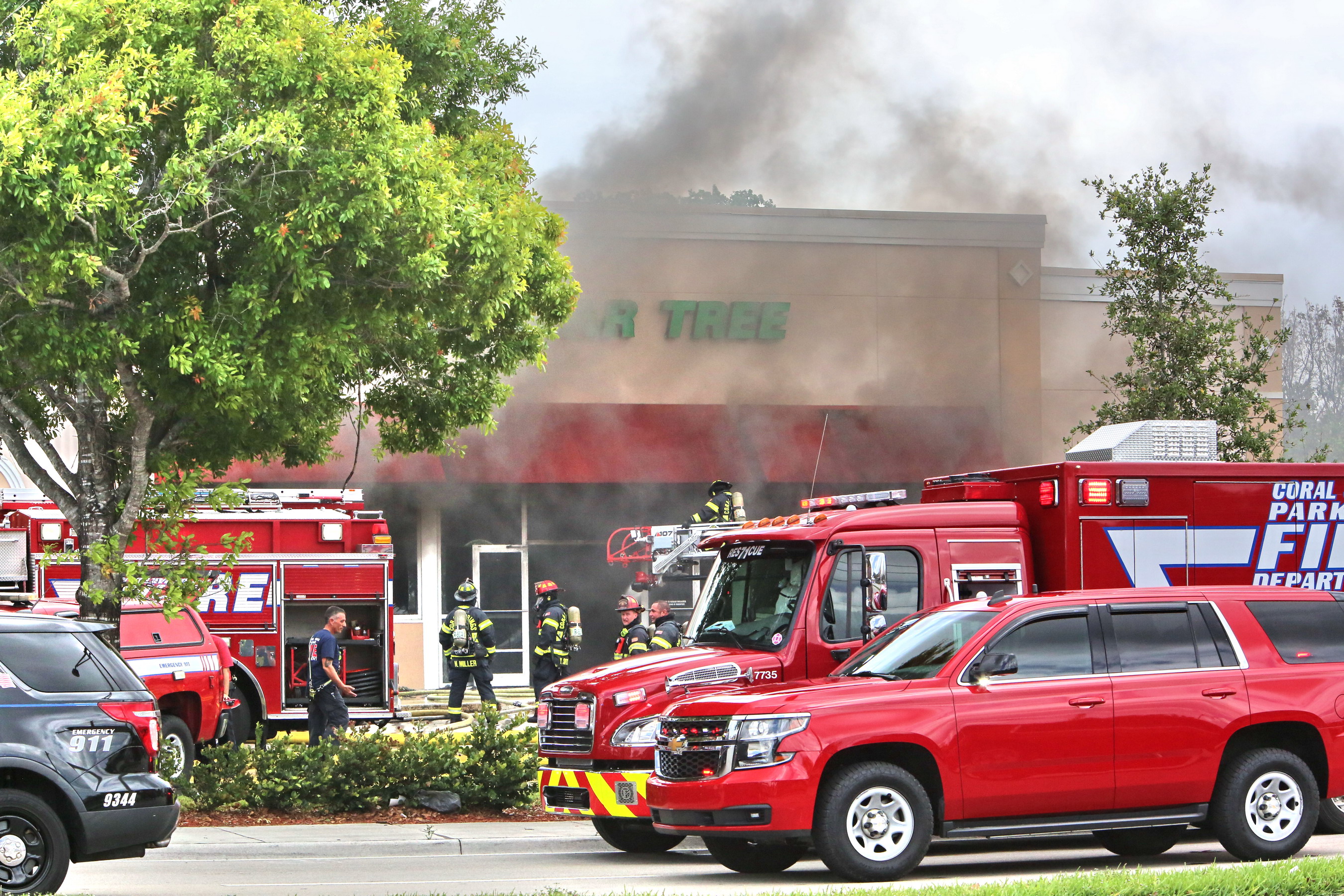 Dollar Tree fire. Photos by Jim Donnelly. 