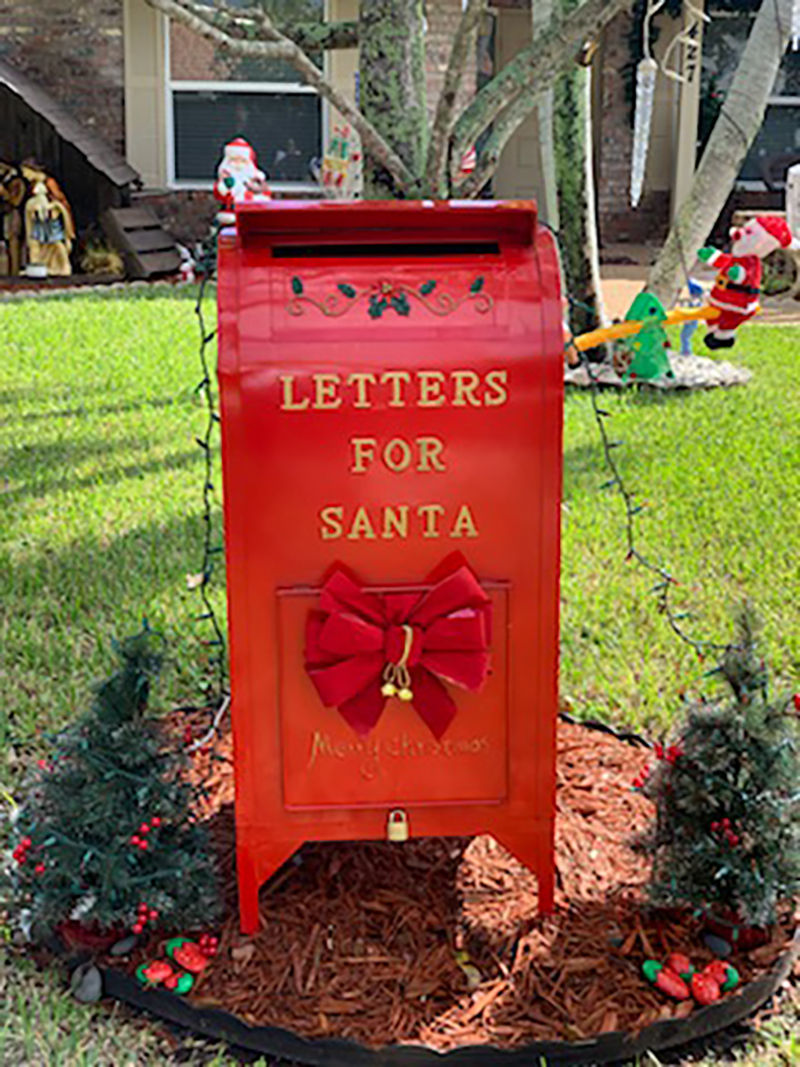 With Santa Mailbox Filling Up, Coral Springs Family Hosts ‘Candy Cane Night’