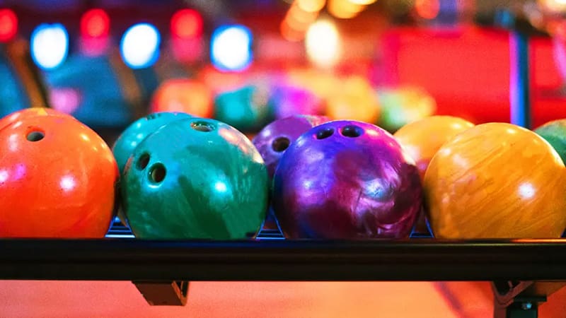 Coral Springs Zeta Chapter Hosts Scholarship Bowling Event