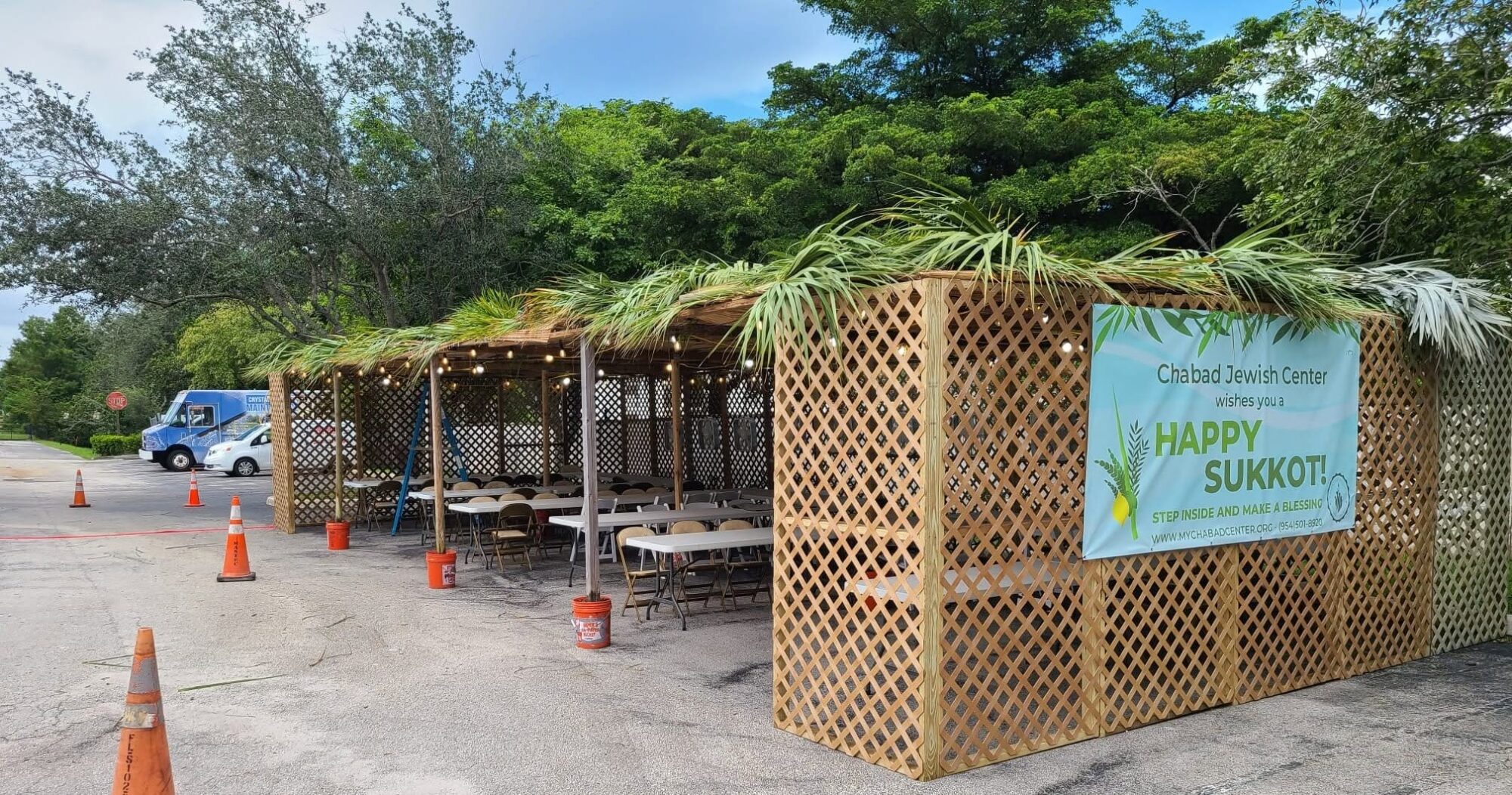 Chabad Jewish Center Hosts Sukkot Dinner Under the Stars